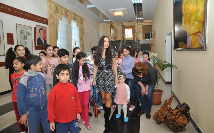 Вице-президент Фонда Гейдара Алиева Лейла Алиева накануне Новруз байрамы посетила ряд детских домов (ФОТО)