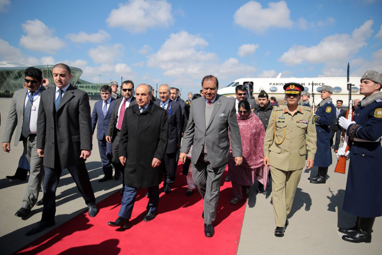 Начался официальный визит президента Пакистана в Азербайджан
