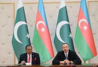 Azerbaijani, Pakistani presidents attend joint business forum