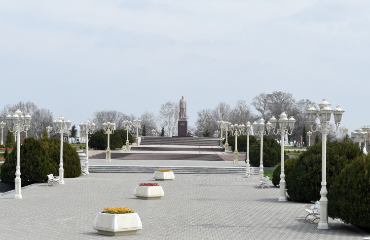 Президент Ильхама Алиева посетил памятник общенациональному лидеру в Барде (ФОТО)