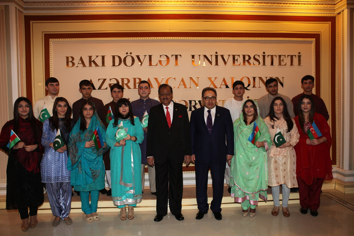 Президенту Пакистана вручен диплом почетного доктора Бакинского 
госуниверситета (ФОТО)