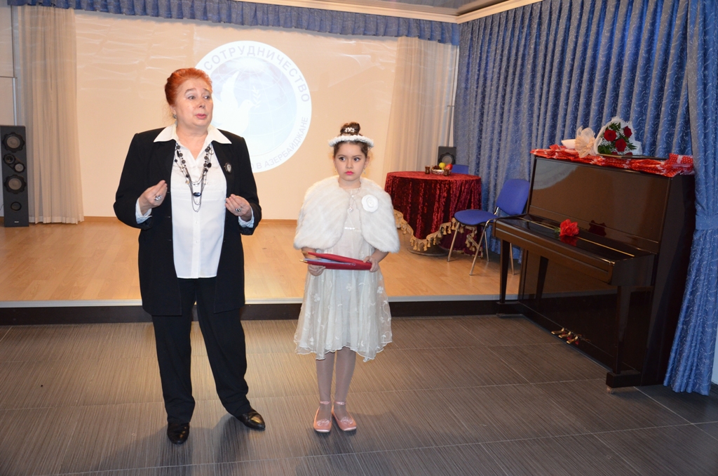 Юные артисты в Баку отметили День национального театра (ФОТО)