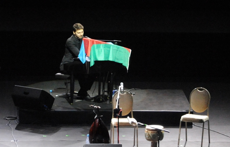 Сами Юсуф подарил Баку волшебный вечер доброты и духовной музыки (ФОТО)