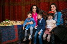 Азербайджанские мамы вместе приготовили шекербуру и отметили Новруз (ФОТО)