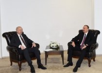President Ilham Aliyev meets BP chief executive officer in Kars (PHOTO)