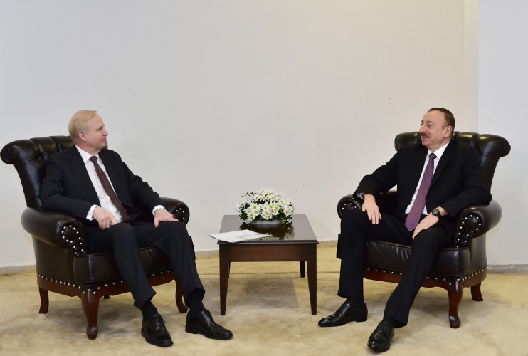 Prezident İlham Əliyev Qarsda BP şirkətinin baş icraçı direktoru ilə görüşüb (FOTO)
