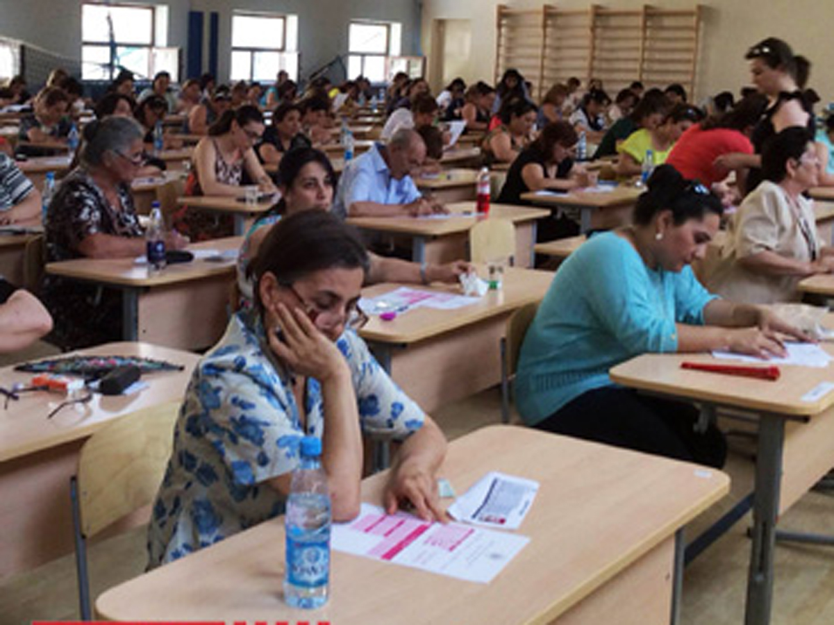 В Азербайджане начались тестовые экзамены по приему на работу учителей