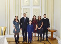 Azerbaijani president, his spouse mark 11-year-old schoolboy’s birthday along with him (PHOTO) (VIDEO)