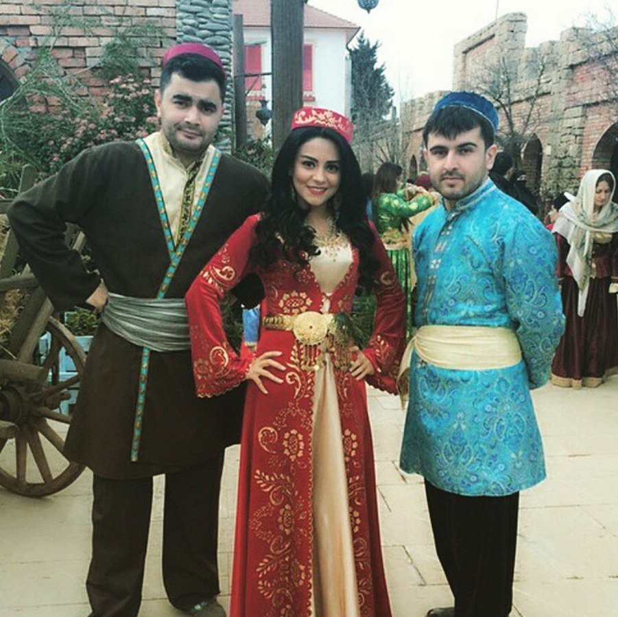 Азербайджанские звезды отмечают Новруз в национальных костюмах (ФОТО)