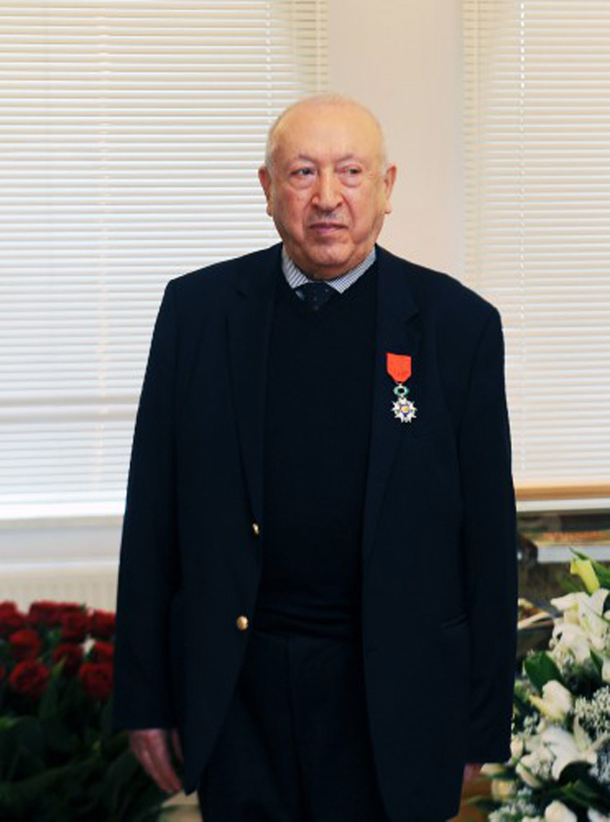 Таир Салахов награжден Офицерским орденом "Почетного легиона" Франции (ФОТО)