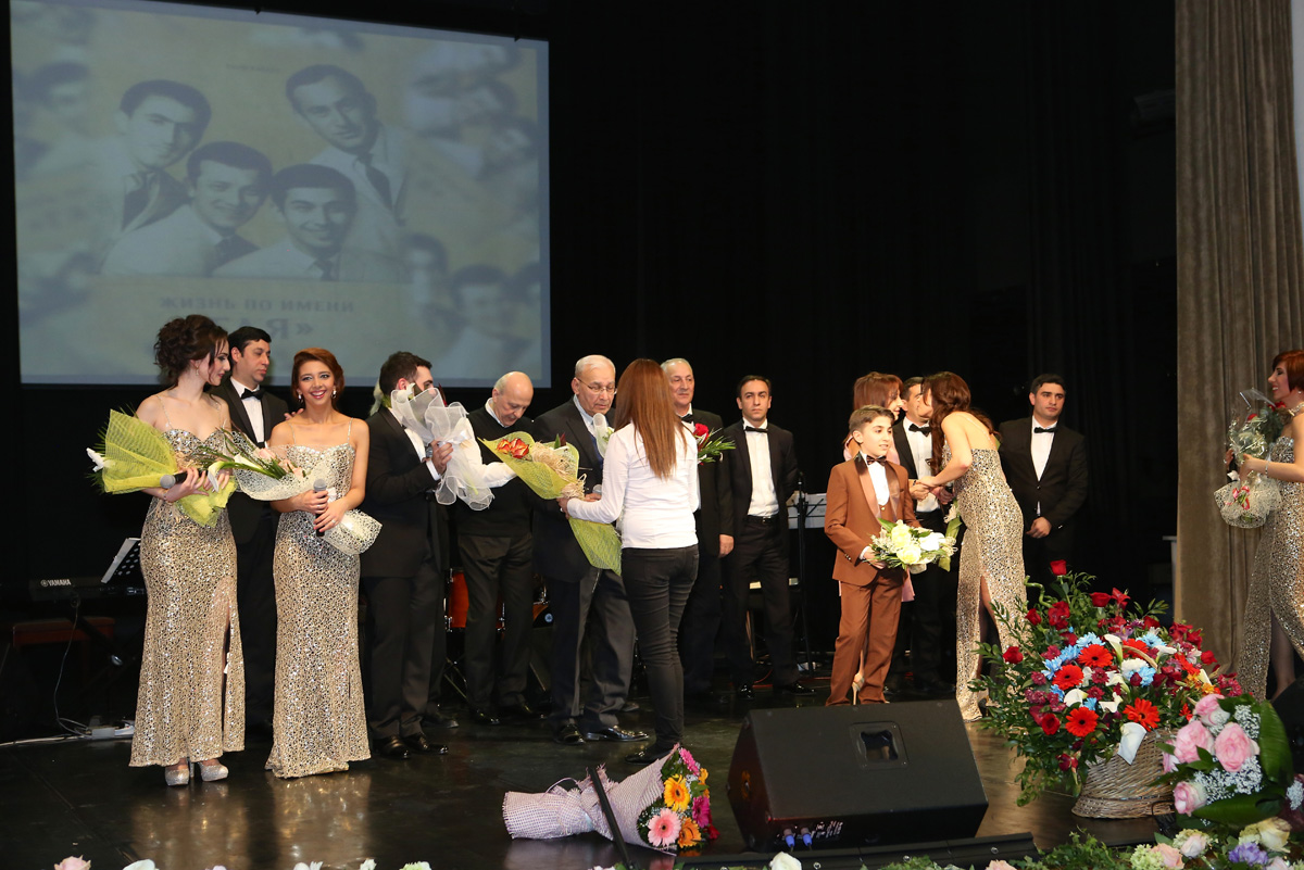 На творческой сцене «ÜNS» прошли презентация книги «Жизнь по имени «Гая» и вечер, посвященный творчеству Рауфа Бабаева (ФОТО)