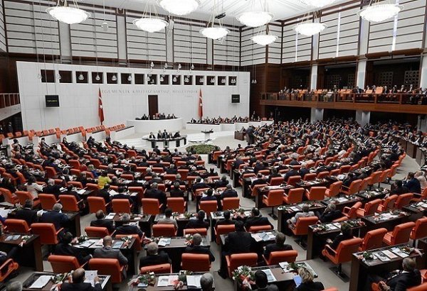 В Турции проходит заседание парламента