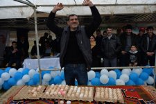 В Азербайджане прошел конкурс по битве на куриных яйцах (ФОТО)