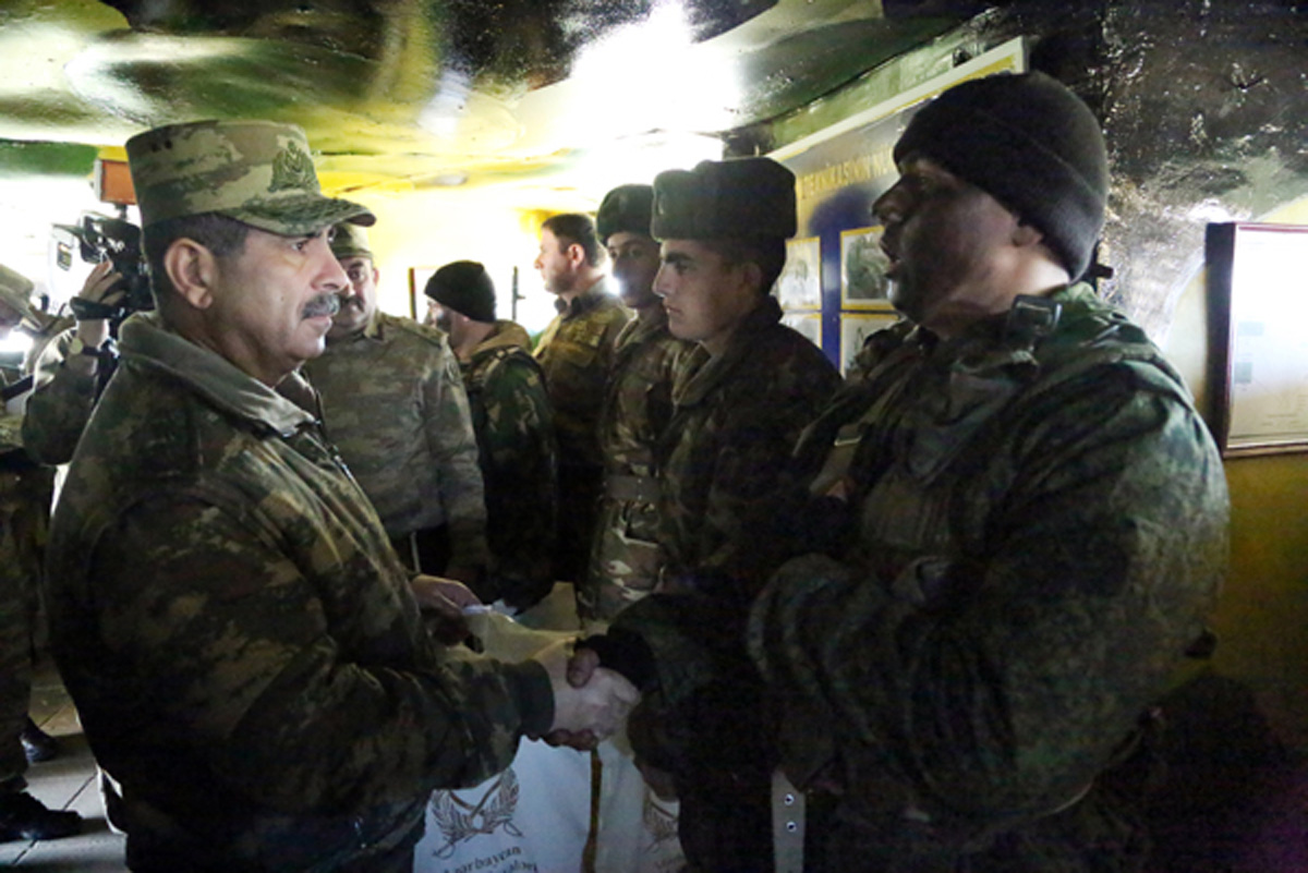 Министр обороны Азербайджана и руководящий состав министерства посетили воинские части в прифронтовых районах (ФОТО)