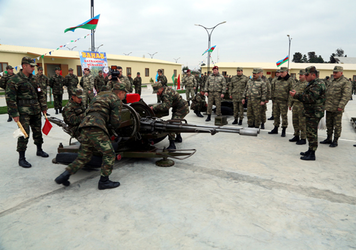 Министр обороны Азербайджана и руководящий состав министерства посетили воинские части в прифронтовых районах (ФОТО)