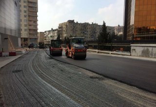 Одна из центральных улиц Баку получит новое асфальтобетонное покрытие