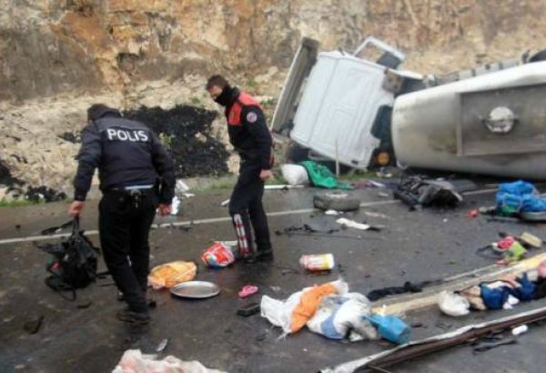Крупное ДТП в Турции, 13 погибших (версия 2)