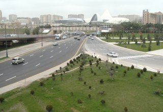 Дорожная полиция необоснованно ограничивает движение транспорта на крупном проспекте в Баку - "Азерйолсервис" (ФОТО, ВИДЕО)