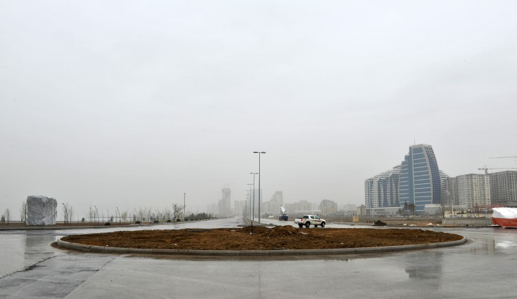 Президент Азербайджана ознакомился с ходом строительных работ на бульваре «Баку – Белый город» (ФОТО)