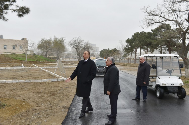 Prezident İlham Əliyev Bakı Ağ Şəhər bulvarında inşaat işlərinin gedişi ilə tanış olub (FOTO)
