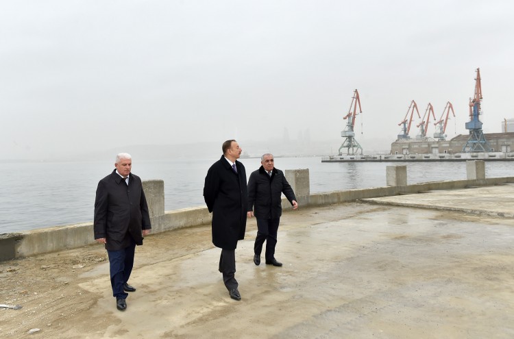 Президент Азербайджана ознакомился с ходом строительных работ на бульваре «Баку – Белый город» (ФОТО)