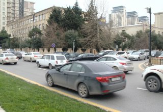 Отсутствие дорожных знаков создало опасную ситуацию на центральной улице Баку (ФОТО,ВИДЕО)
