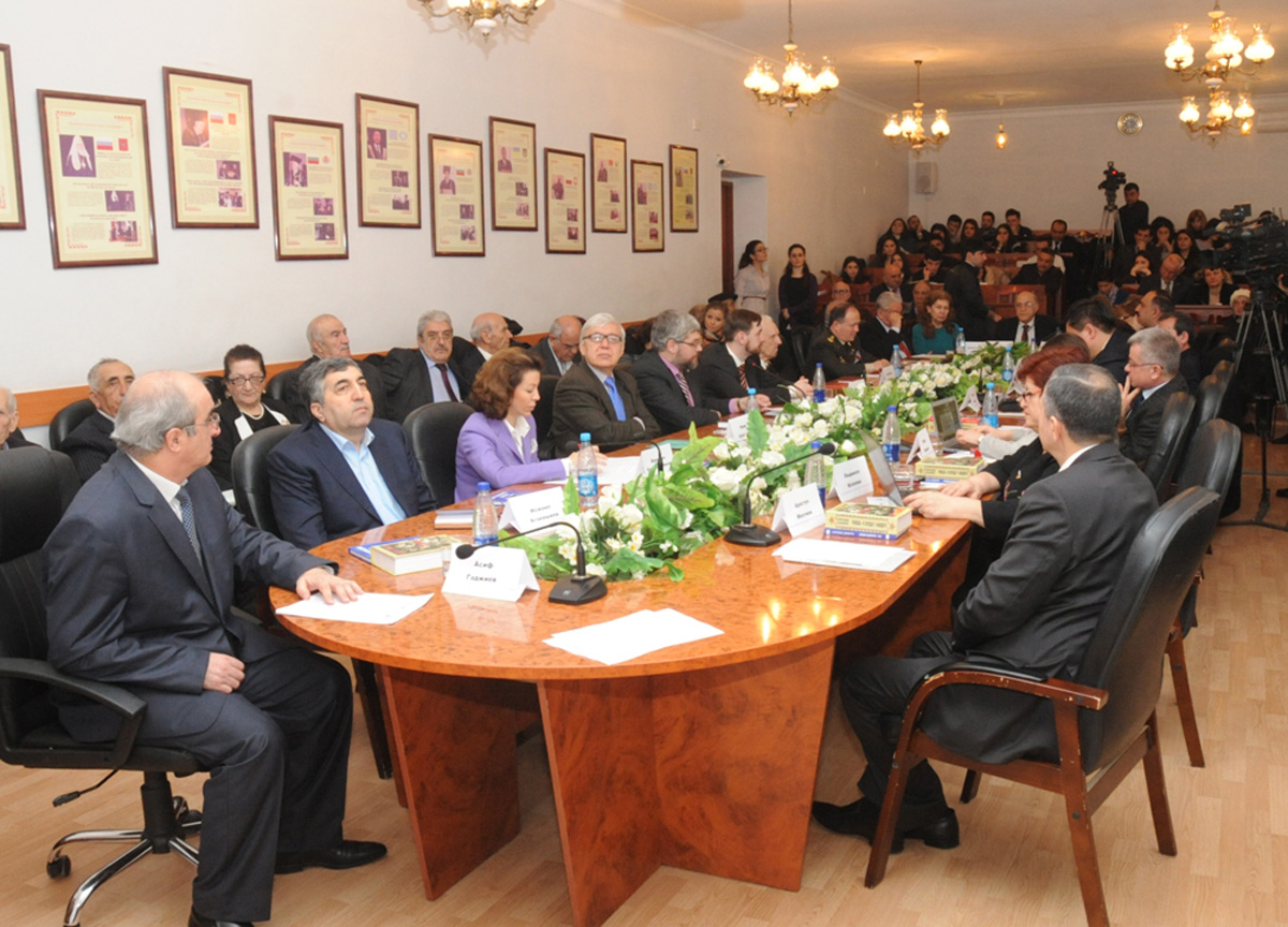 В Баку проходит международная конференция, посвященная 70-летию Великой Победы  (ФОТО)