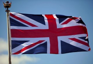 Посольство Великобритании в Баку приспустило государственный флаг