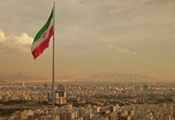 İran Basra Körfezi’ndeki “Güney Pars” kaynaklarında ilk doğalgaz platformunu kurdu