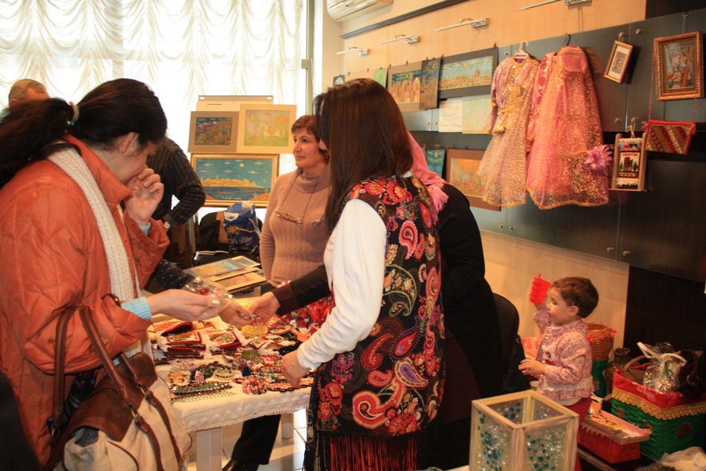 В Баку открылся Благотворительный пасхальный базар (ФОТО)
