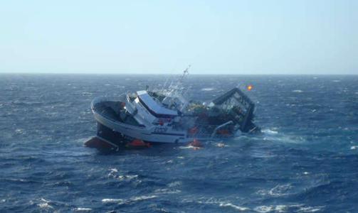 На борту затонувшего в Охотском море траулера было 38 приморцев