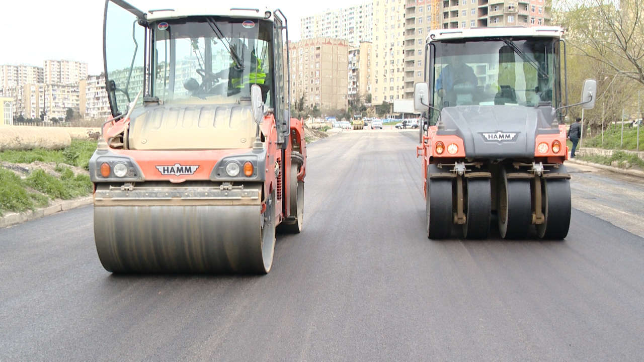 Продолжается ремонт дороги в Хатаинском районе Баку (ФОТО)