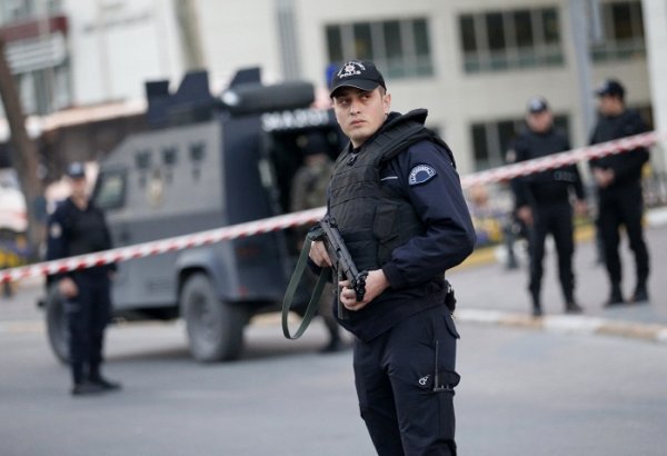 Polis "Taksim" meydanını əhatəyə aldı