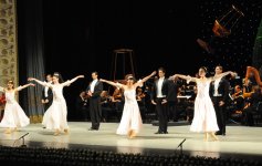 Творческая сцена ÜNS подарила бакинцам волшебный вечер оперетты (ФОТО)