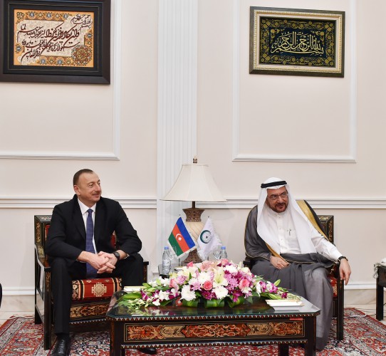 Azerbaijani president meets with OIC Secretary General (PHOTO)