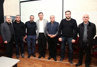Директор киностудии "Азербайджанфильм" провел встречу с режиссерами