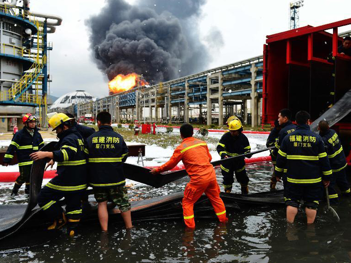 В Китае в результате пожара на заводе погибли семь человек