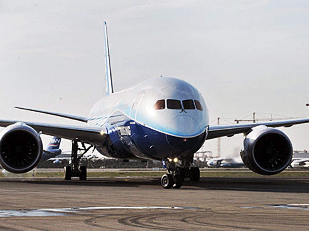 AZAL осуществила первый полет в Россию на самолете "Boeing 787 Dreamliner"