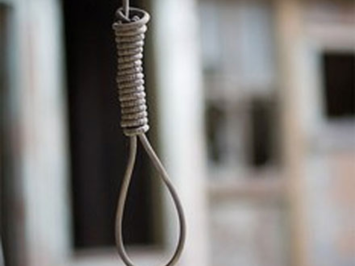 Drug smuggler hanged in public in Iran