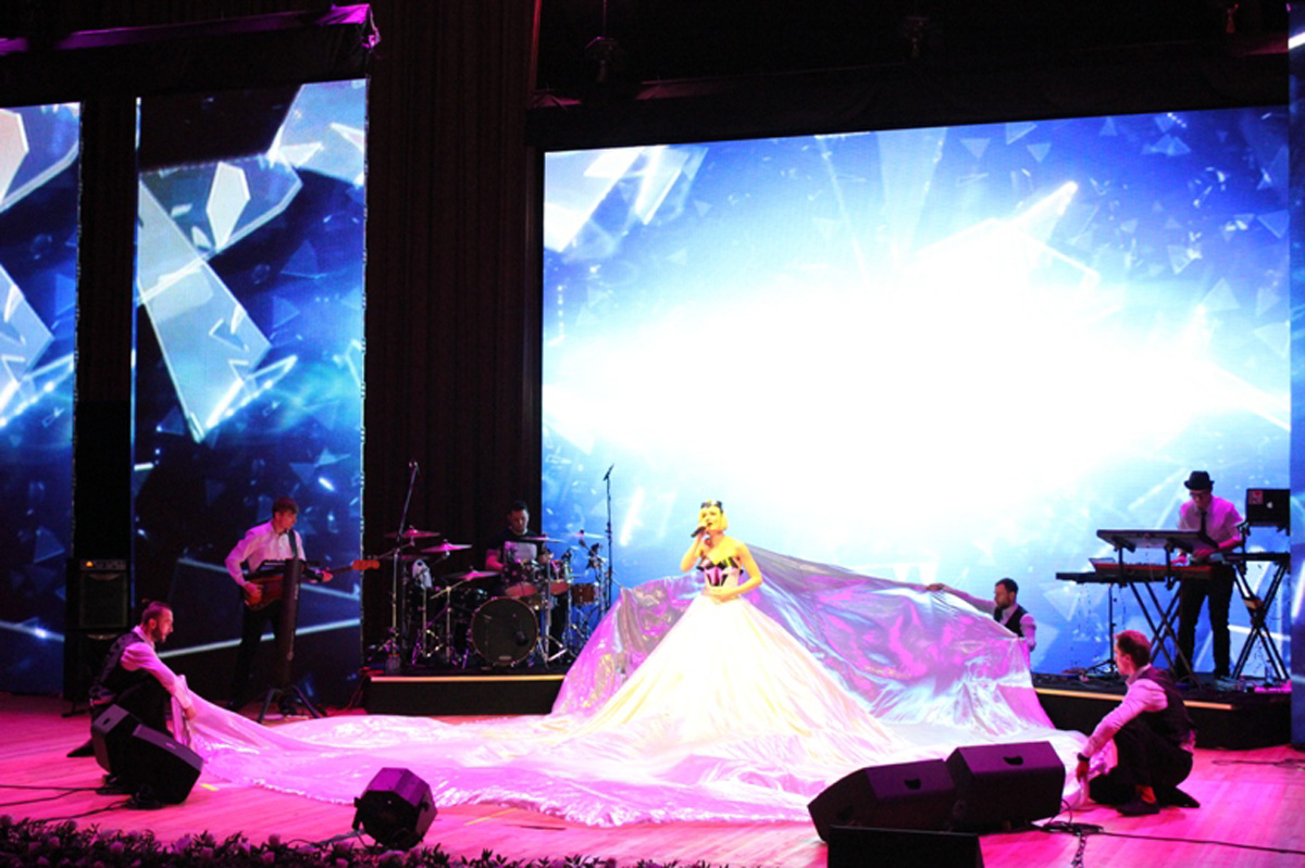 Потрясающее шоу-спектакль Полины Гагариной в Баку (ФОТО)
