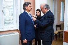 Глава наблюдательного совета азербайджанского "Unibank" удостоен высшей награды Франции (ФОТО)