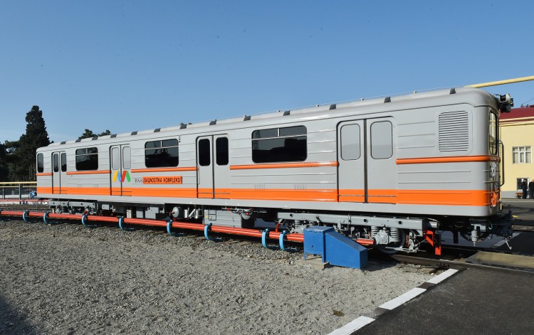 Президент Ильхам Алиев ознакомился с новыми поездами Бакинского метрополитена (ФОТО)
