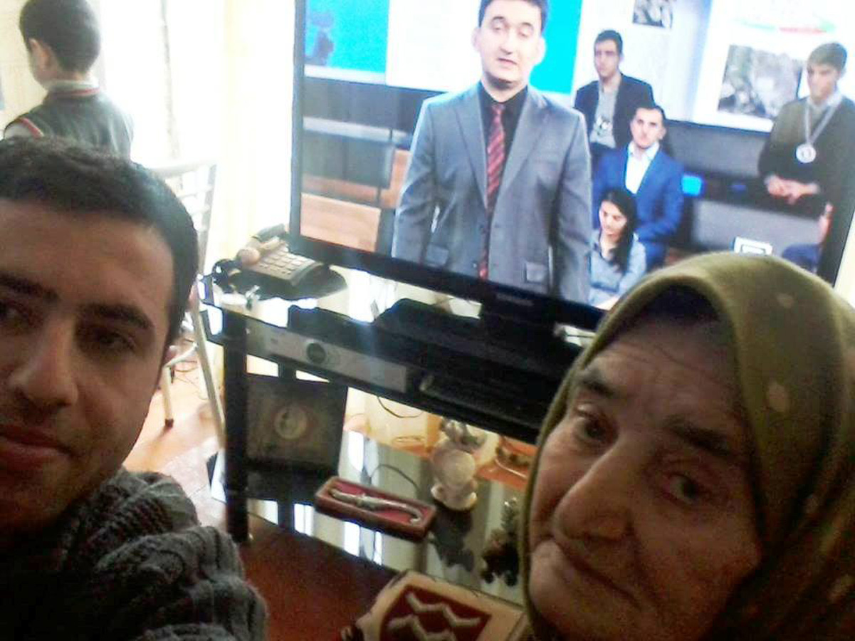 78-летняя бабушка, или Победители селфи-конкурса "Parlaq Selfie" (ФОТО)