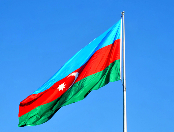 Azerbaycan bağımsızlığını kutluyor