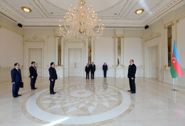 Президент Ильхам Алиев принял верительные грамоты нового посла Вьетнама