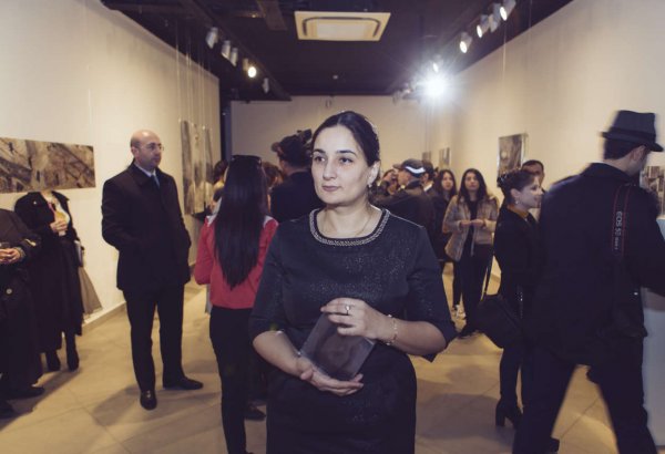 В галерее YAY открылась персональная выставка художницы Фахрии Мамедовой "Dua*s" (ФОТО)