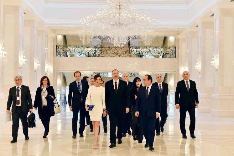Состоялся совместный обед Президентов Азербайджана и Франции