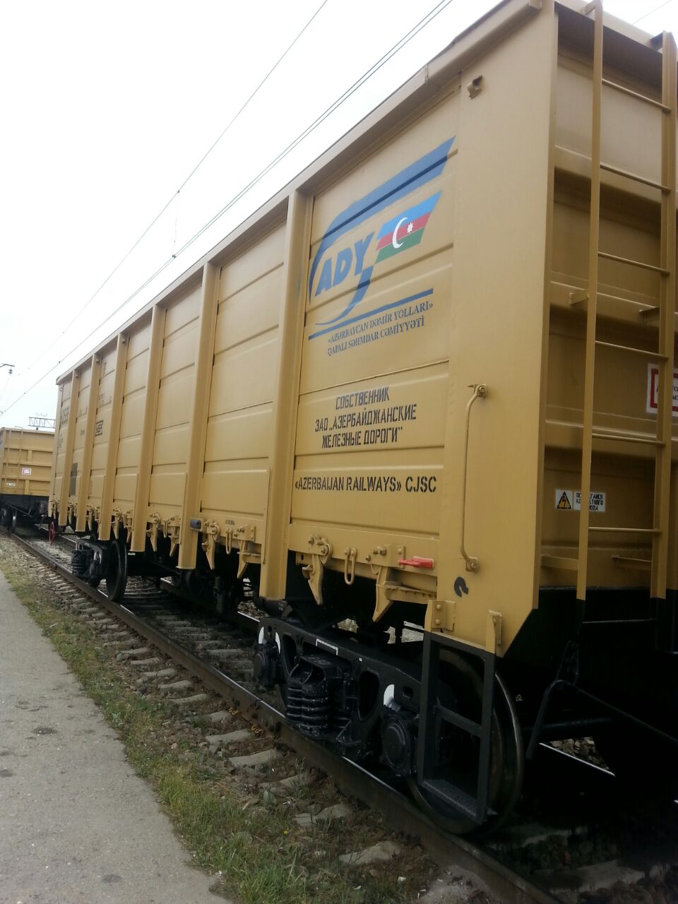 Азербайджан получил первую партию грузовых вагонов из РФ