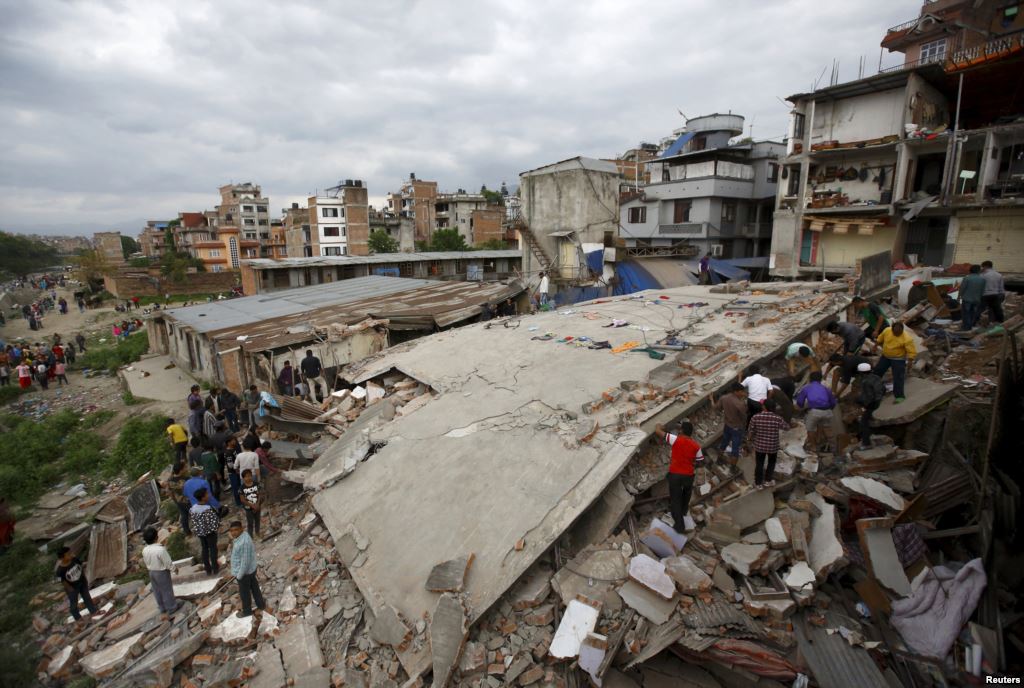 Число жертв в Непале превысило 1,9 тыс. человек