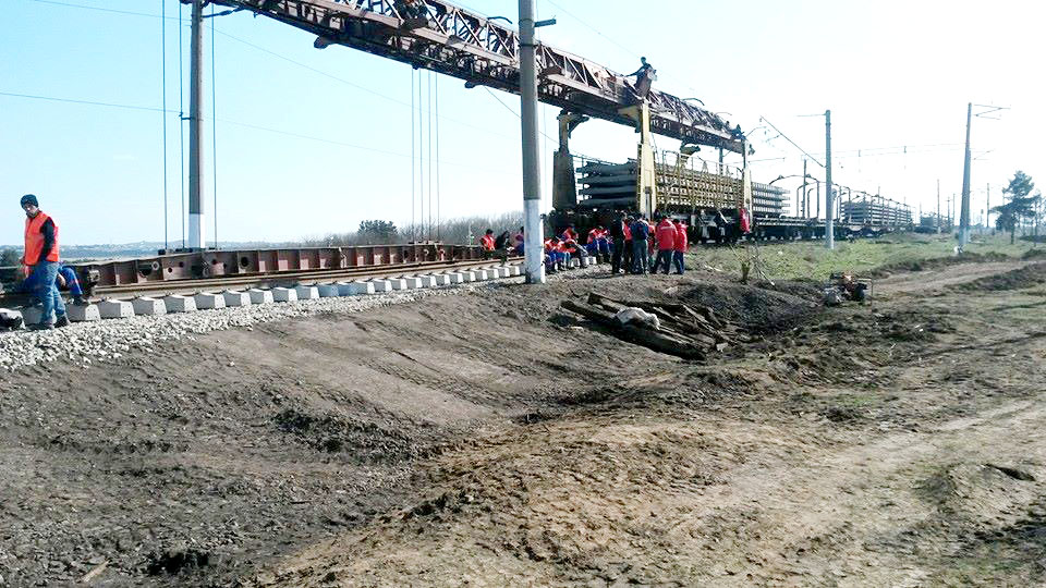 Bakı-Xırdalan-Sumqayıt dəmir yolunun 28 km-i əsaslı təmir olunub (FOTO)